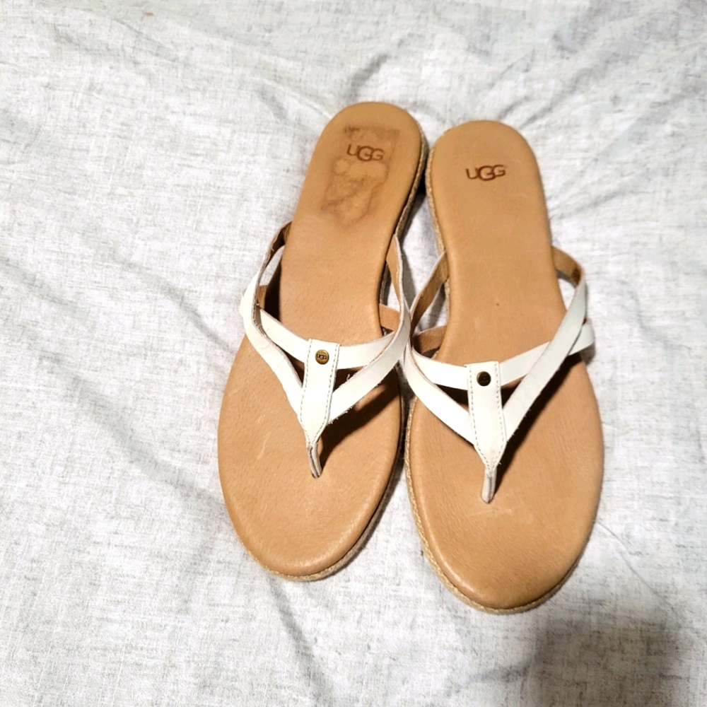Ugg flip flops